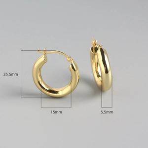 Detailed size specifications for gold chunky hoop earrings with 25.5mm height and 15mm width