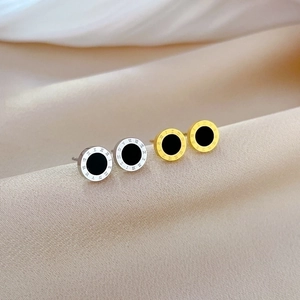 Titanium Steel Round Stud Earrings With Roman Numeral Engraving And Black Inlay Minimalist Geometric Jewelry