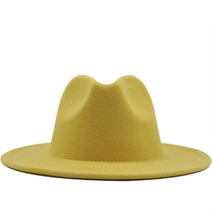 Chapeau fedora en feutre de laine jaune vif avec large bord plat pour un look élégant et chic