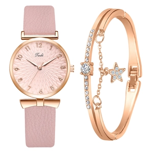 Coffret montre quartz femme en cuir rose et bracelet doré rose avec pendentif