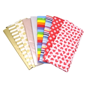 Buntes Seidenpapier-Set mit Streifen, Punkten und Herzen für kreative Geschenkverpackung