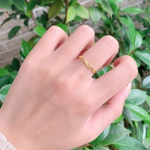 Minimalist S925 sterling silver twisted wave ring worn on finger in golden finish
