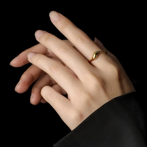 Minimalist S925 sterling silver open ring with irregular golden wave pattern on hand