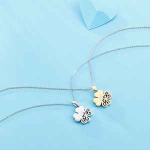 Hollow four-leaf clover necklaces in gold and silver finish with 'mãe' engraving for Mother's Day