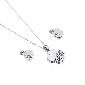 Polished silver four-leaf clover jewelry set with mãe engraving and hollow pattern
