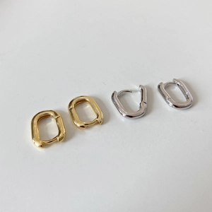 Detail view of U-shaped S925 sterling silver hoop earrings in gold and silver finishes