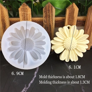 White silicone mold for DIY daisy cake topper with yellow flower fondant example