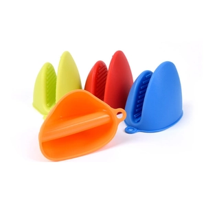 Shark-shaped silicone heat resistant pinch mitts for oven and microwave in various colors