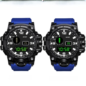Detailed comparison of electronic sports watch in normal and nightlight display mode