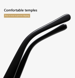Detail of high-gloss black temples with ergonomic curved tips for non-slip comfort