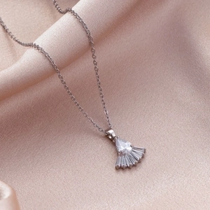 Fan Shaped Pendant Necklace Copper Inlaid Zircon Stainless Steel O-Chain Elegant Geometric Clavicle Jewelry Women