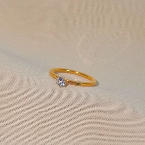 Minimalist gold titanium steel six-claw solitaire ring with round brilliant cut zircon