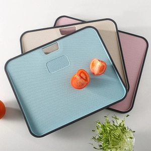 Set di 3 taglieri in paglia di grano color blu, beige e rosa con superficie antiscivolo