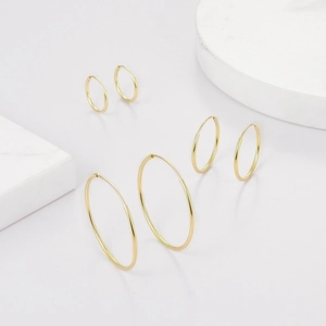 Detailed comparison of three pairs of high-polished gold hoop earrings in various sizes
