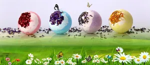 Détail macro de bombes de bain naturelles aux pétales séchés en quatre couleurs