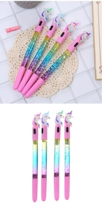 Quattro penne gel unicorno LED con brillantini effetto sabbie mobili su sfondo a griglia