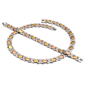 Set gioielli in acciaio al titanio con cuore e maglie magnetiche color oro e argento