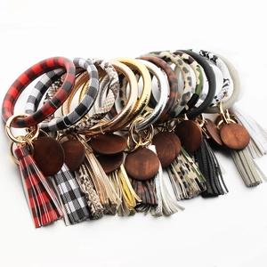Diverse PU-leren armband sleutelhangers met kwastjes en ronde houten bedeltjes patronen