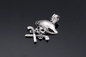 Detailed silver pirate skull pendant with crossed pistols made of polished stainless steel