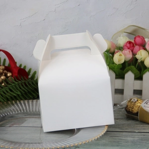 European style large white kraft paper gift box with handle for candy and cake packaging