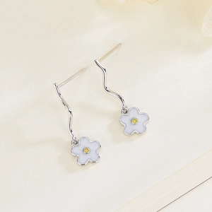 S925 sterling silver daisy earrings featuring wavy pins and white floral drop pendants