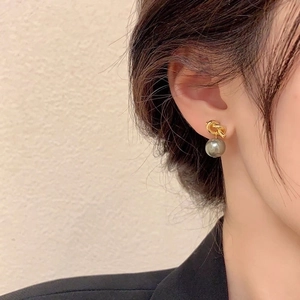 Elegant 925 sterling silver gold knot stud earrings with grey pearl drop for women