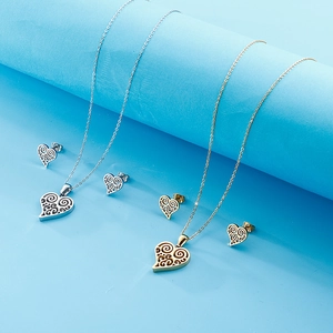 Ensemble de Bijoux Cœur Évidé en Acier Inoxydable pour Femmes Collier Pendentif et Boucle d'Oreille en Titane Or Argent