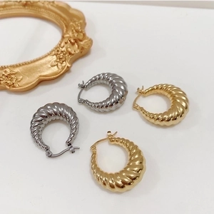Polished titanium steel croissant hoop earrings with spiral texture in gold and silver