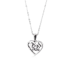 Silver necklace featuring a hollow heart pendant with stylized Mãe engraving on white background