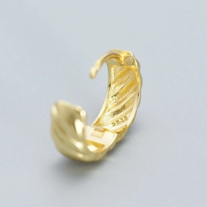 Minimalist 925 sterling silver hoop earrings with a gold-plated twisted rope texture