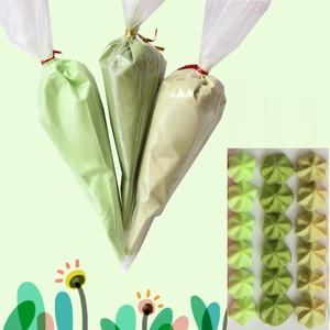 Tre sfumature di colla a crema fai-da-te nei toni avocado, matcha e pasta di fagioli