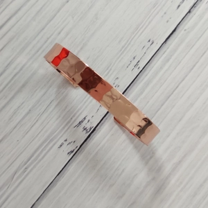 Men's copper magnetic therapy bracelet with hammered finish in rose gold adjustable style