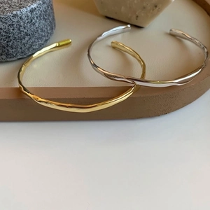 Minimalist 925 sterling silver open bracelets with irregular hammered texture in gold and silver