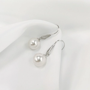 Eleganti orecchini a gancio in argento 925 con perle bianche e zirconi scintillanti