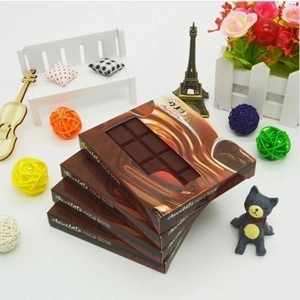 Set di quattro quaderni realistici a forma di cioccolato con oggetti decorativi