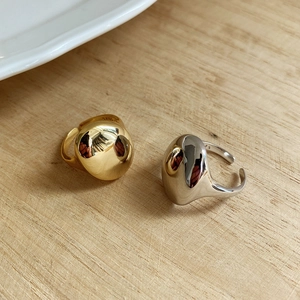 Minimalist 925 sterling silver chunky rings in gold and silver finish on a wooden surface