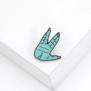 Green vulcan salute hand enamel pin punk style fashion brooch cute badge apparel accessory