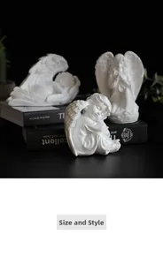 Vue détaillée d'angelots blancs en résine en postures de prière et de sommeil