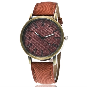 Orologio al quarzo vintage in bronzo con cinturino in pelle marrone e numeri romani