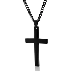 Detail van gepolijste zwarte kruishanger met bijpassende metalen ketting op wit