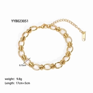 Detail view of 18K gold plated thick chain bracelet with dimensions 17cm plus 5cm extender