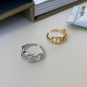 Detailed view of gold and silver S925 sterling silver chain rings with S925 engraving