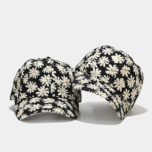 Daisy floral print baseball caps in black cotton with curved brims for outdoor sun protection