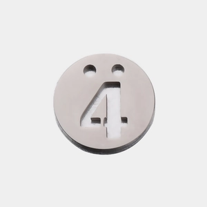 Pendentif rond en acier inoxydable poli avec numéro 4 ajouré et double trou pour bijoux DIY