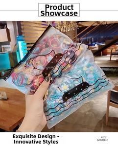 Détail d'élastiques à cheveux colorés dans des pochettes de rangement givrées