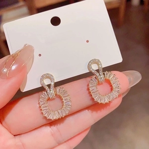 Sparkling square zircon stud earrings with 925 silver needles in a minimalist gold setting