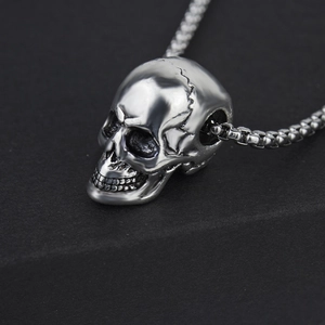 Gothic skull pendant necklace in silver stainless steel with hip hop box chain detail
