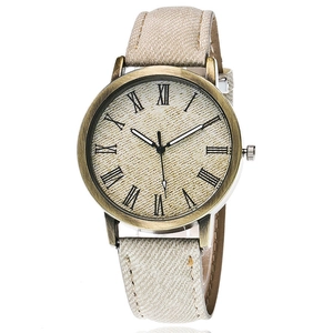 Orologio al quarzo retrò con cassa in bronzo, cinturino beige e numeri romani