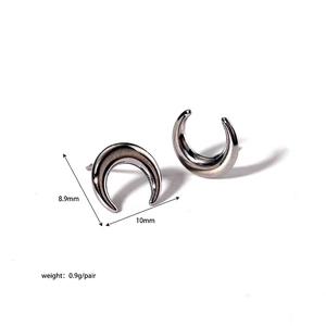 Macro detail of crescent moon earrings with 10mm dimensions and 0.9g weight