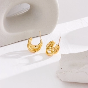 Minimalist gold multi-layer C-shaped titanium steel hoop earrings for a vintage look